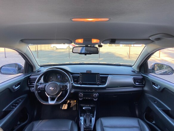 2020 Kia Stonic I, синий, 1990000 рублей - вид 8