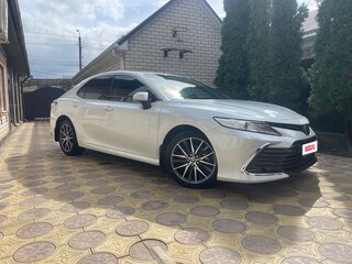 2021 Toyota Camry VIII (XV70) Рестайлинг, белый, 3350000 рублей, вид 5