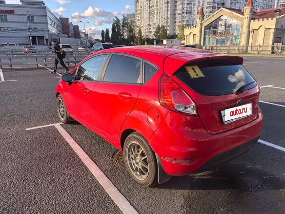 2015 Ford Fiesta Mk6 Рестайлинг, красный, 699000 рублей - вид 6