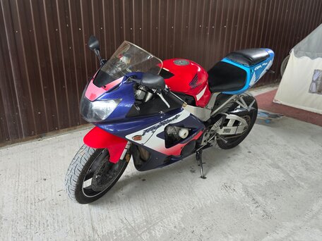 2000 Honda CBR 900RR Fireblade, красный, 345000 рублей, вид 1