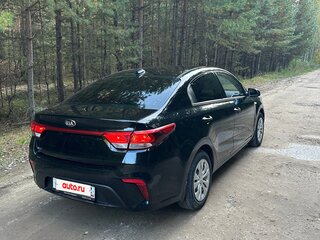 2019 Kia Rio IV, чёрный, 1070000 рублей, вид 4