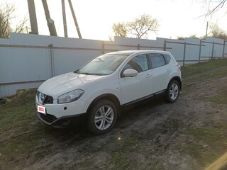 2013 Nissan Qashqai I Рестайлинг, белый, 950000 рублей, вид 1