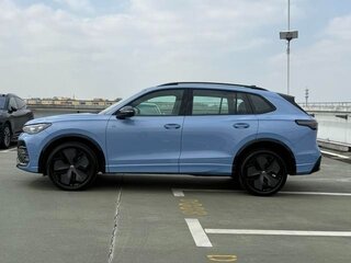 2026 Volkswagen Tiguan L Pro III (China Market), голубой, 4000000 рублей, вид 5