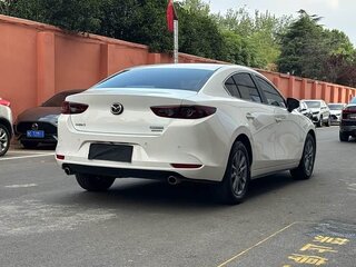 2022 Mazda 3 Axela IV (BP), белый, 1192000 рублей, вид 3