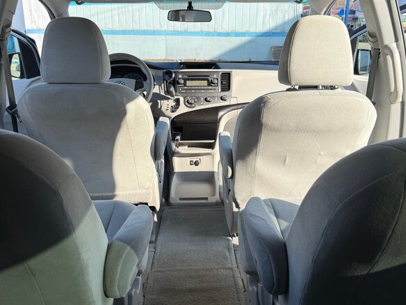 2012 Toyota Sienna III, серый, 1999999 рублей - вид 21