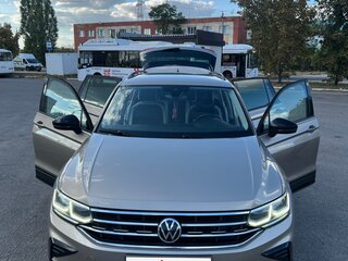 2021 Volkswagen Tiguan II Рестайлинг, коричневый, 2800000 рублей, вид 2
