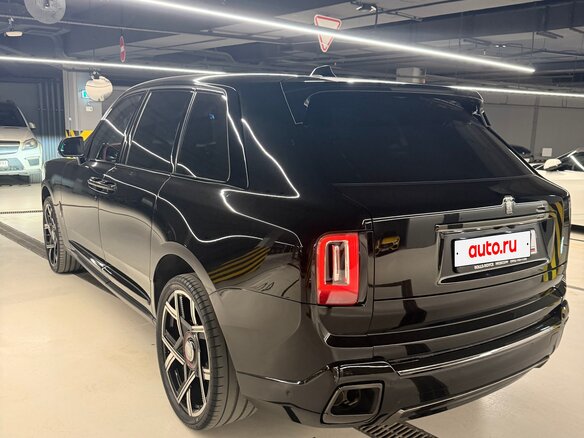 2022 Rolls-Royce Cullinan Black Badge I (Series I), чёрный, 32990000 рублей - вид 5