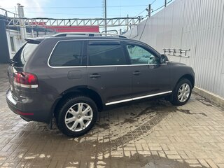 2009 Volkswagen Touareg I Рестайлинг, серый, 985000 рублей, вид 2