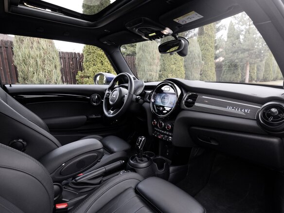 2022 Mini Hatch Cooper S III (F55/F56) Рестайлинг 2, серый, 3950000 рублей - вид 24
