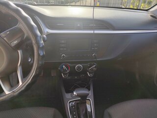 2022 Kia Rio IV Рестайлинг, серый, 1649000 рублей, вид 5