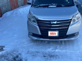 2014 Toyota Noah III (R80), серебристый, 1850000 рублей, вид 1