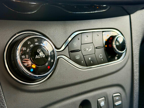 2020 Renault Sandero Stepway II Рестайлинг, белый, 1249000 рублей - вид 19