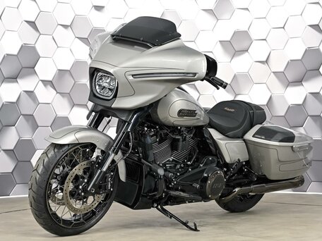 2023 Harley-Davidson CVO Street Glide, серый, 3869000 рублей, вид 2