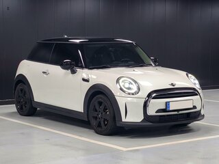 2023 Mini Hatch Cooper III (F55/F56) Рестайлинг 2, белый, 1985000 рублей, вид 2