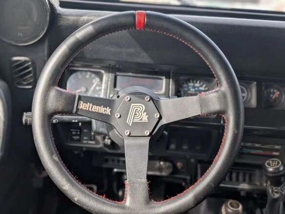 1993 Jeep Wrangler I (YJ), чёрный, 2000000 рублей - вид 8