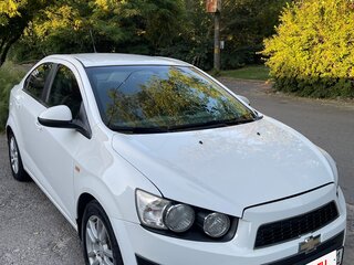 2014 Chevrolet Aveo II, белый, 625000 рублей, вид 3