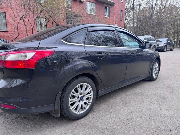 2013 Ford Focus III, чёрный, 715000 рублей - вид 2