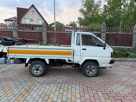 1988 Toyota TownAce, белый, 600000 рублей, вид 3