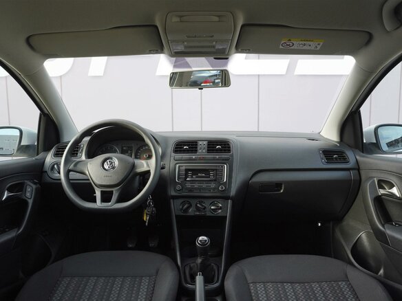2017 Volkswagen Polo V Рестайлинг, белый, 1119000 рублей - вид 5