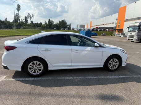 2019 Hyundai Sonata VII (LF) Рестайлинг, белый, 1490000 рублей, вид 3
