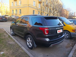 2017 Ford Explorer V Рестайлинг, серый, 2700000 рублей, вид 4