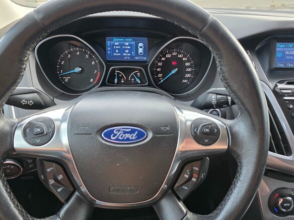 2012 Ford Focus III, красный - вид 18
