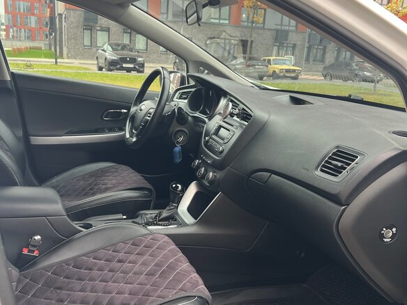 2017 Kia Ceed II Рестайлинг, белый - вид 10