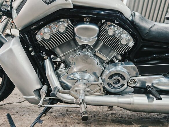 2009 Harley-Davidson V-Rod Muscle, серебристый, 1180000 рублей - вид 16