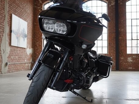 2021 Harley-Davidson CVO Road Glide, чёрный, 2600000 рублей, вид 3
