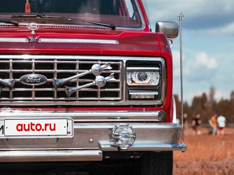 1988 Ford Econoline III, пурпурный, 3800000 рублей, вид 3