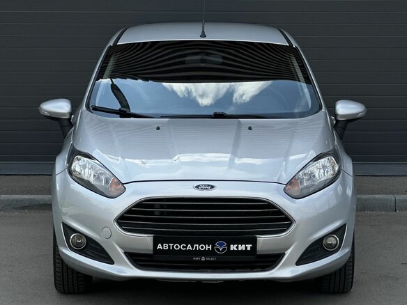2015 Ford Fiesta Mk6 Рестайлинг, серебристый, 545000 рублей - вид 2