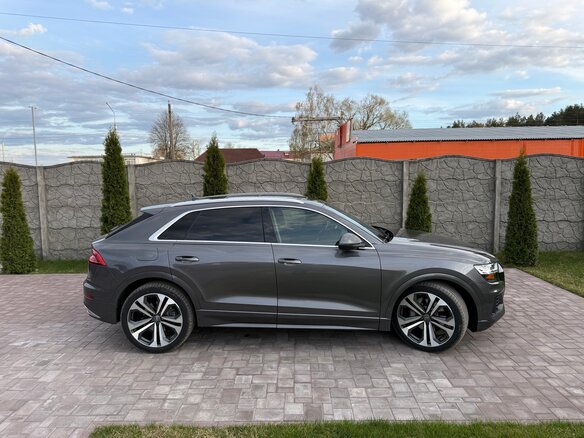 2018 Audi Q8 55 TFSI I (4M), серый, 5100000 рублей - вид 6