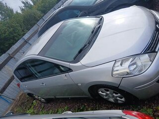Nissan Tiida I