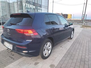 2021 Volkswagen Golf VIII, синий, 1750000 рублей, вид 4