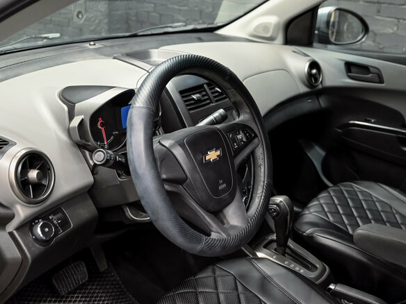2013 Chevrolet Aveo II, серый, 600000 рублей - вид 17