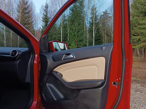 2017 Mercedes-Benz B-Класс 250 e II (W246) Рестайлинг, красный, 1700000 рублей - вид 17