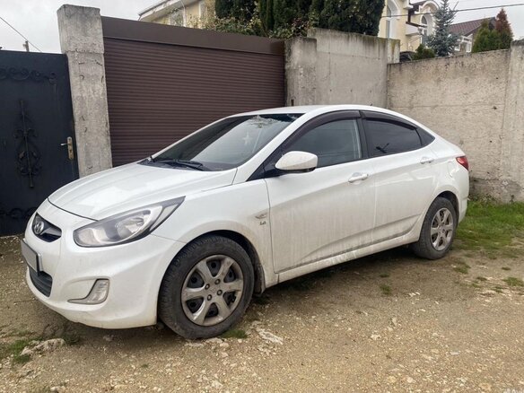 2013 Hyundai Solaris I, белый, 1100000 рублей