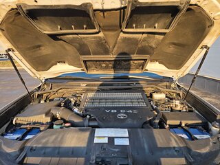 2015 Toyota Land Cruiser 200 Series Рестайлинг 2, белый, 6200000 рублей, вид 5