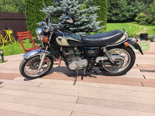 Yamaha SR400
