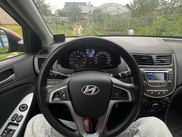 2014 Hyundai Solaris I Рестайлинг, красный, 900000 рублей - вид 11