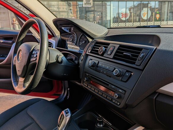 2012 BMW 1 серии 116i II (F20/F21), красный, 1100000 рублей - вид 28