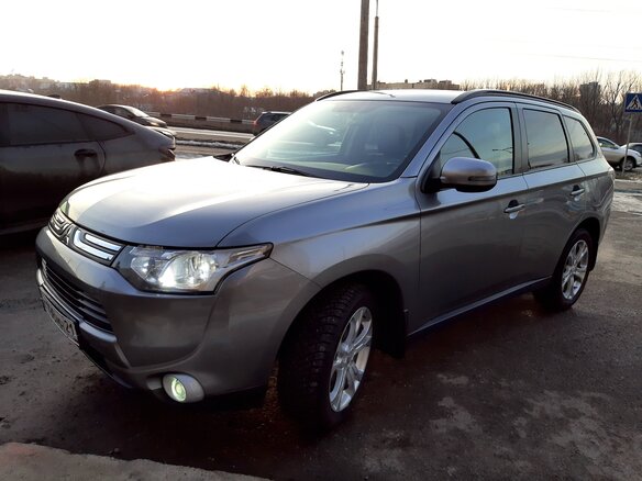 2012 Mitsubishi Outlander III, серый - вид 1