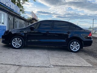 2016 Volkswagen Polo V Рестайлинг, чёрный, 1070000 рублей, вид 2