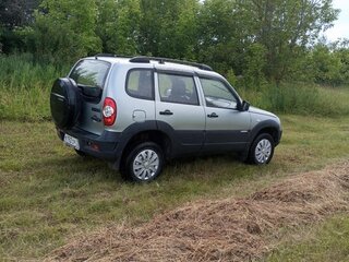 2015 Chevrolet Niva I Рестайлинг, серебристый, 640000 рублей, вид 1