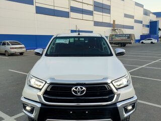 2022 Toyota Hilux VIII Рестайлинг 2, белый, 5000000 рублей, вид 1