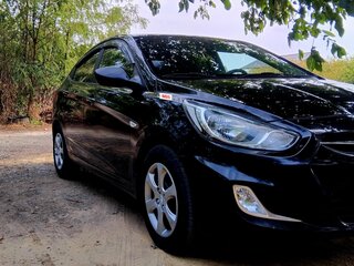 2011 Hyundai Solaris I, чёрный, 675000 рублей, вид 2