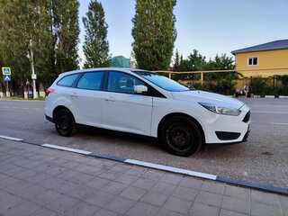 2017 Ford Focus III Рестайлинг, белый, 730000 рублей, вид 2