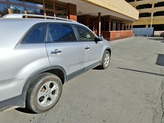 2013 Kia Sorento II Рестайлинг, серебристый, 1550000 рублей, вид 2