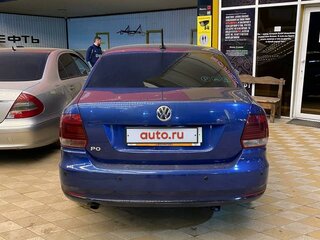 2018 Volkswagen Polo V Рестайлинг, синий, 1150000 рублей, вид 4