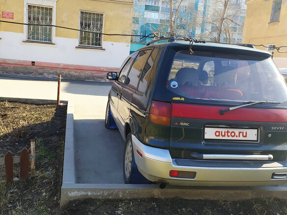1991 Mitsubishi RVR I, зелёный - вид 2